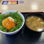 松屋 - ネギたっぷり旨辛ネギたま牛めし（ミニ、390円）