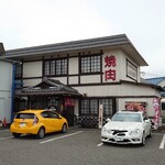 Shoujikiya - 焼肉店の方と駐車場