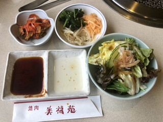 Mifukuen - 付け合わせのサラダ、キムチ、ナムル