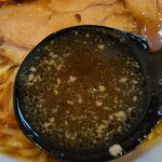 大龍軒　 - 背脂浮いたスープ