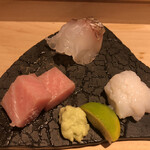 Yamasa Shouten Sushi Yoshi - 刺身盛り合わせ（鯛、トロ、タコ）