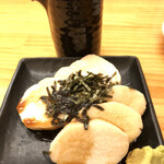 居酒屋 晩頂 - 長イモワサビづけ に醤油をたらす