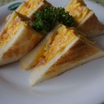 sandwich CLUB HOUSE - ４切れあり、ボリュームもなかなか。