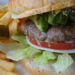 アボカドたっぷり！ポテトもスナック系ではなく、ジャガイモのホクホク感を味わえるカリッとジューシータイプ。