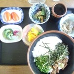 三坂特産物センター　峠の茶屋やまびこ - ひばごん丼の膳の全て。