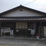 正ちゃんうどん - こちらが小道沿いの 同店の玄関口です