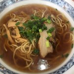 八珍楼 - キャーーー！！！ラーメン！極々オーソドックスな町中華のラーメン。ではいただきます！いざ！！！