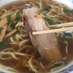 八珍楼 - ビックリするにがチャーシュー！！！コレ かなり秀逸！！！味も濃ゆくてホントに美味い！！！アブラトロトロで赤身ホロホロヽ(´o｀端っこ当たったら嬉ションしそう！！！