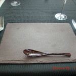 石で出来た様な重い板が置いてありました