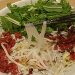 COMPHO - 掘ると、シャキシャキもやしと、ツルンと透明な麺が現れます