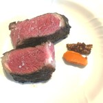 La Brianza - 十勝若牛炭火焼き。ミルキーでやさしい味わい、旨みしっかりとてもおいしい♡ 食べ応えあるボリュームだったのに、食べなくなるのが名残惜しかったわぁ～( ´-｀)