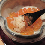 鮨 さかい - シャリが敷いてあり、絶品プチ生イクラ丼！