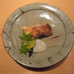 鮨 さかい - 萩の甘鯛の酒焼き、炭の香りを纏って