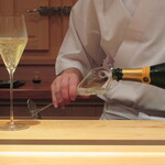 鮨 さかい - ボトル入ってました(礼)