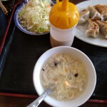 Chuuka Gyouzarou - 焼き餃子（10個）定食の左側