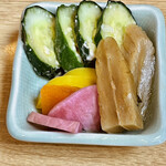 鮒兼 - いつものお新香盛り合わせ　これでも十分飲めちゃうんですから困ります