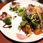 マウ ブラッチョ - マウ風ハヤシライス　の前菜サラダ