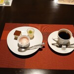 マウ ブラッチョ - マウ風ハヤシライス　のプチデザート、コーヒー