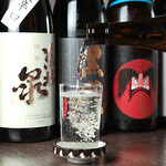 Motsunabe Kurara - 日本酒 注ぐ写真