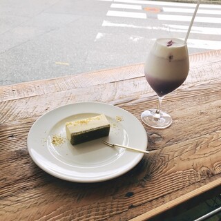 Siro Coffee - Purple Sweet Potato Latte and White Chocolate Pistachio Cheesecake