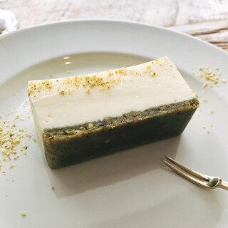 Siro Coffee - White Chocolate Pistachio Cheesecake