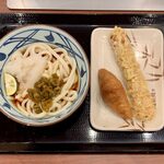 丸亀製麺 - 青唐おろしぶっかけ（並） ¥450 ＋ ちくわ天 ¥120 ＋ いなり ¥120