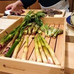 勢麟 - 天ぷらの種、山菜は山ウド、ハリギリ、たらの芽、ネマガリタケ