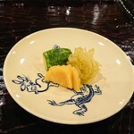 勢麟 - 自家製の漬け物はセロリ、きゅうり、大根