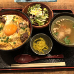 Saga Kemmitsu Semura Fumoto Akadori Nishi Shinjuku Ten - 炭火炙り親子丼定食