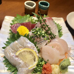 おいしい魚を食べさせる店 魚可津 - 刺身盛り合わせ