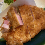 とんかつあさくら - 中はほんのりピンクです！