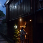Ryomon - 町家風の建物で、ひがし茶屋街の雰囲気に溶け込んでいます