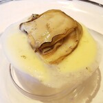 ウシマル - ＊九十九里産岩牡蠣。新玉葱のペースト。