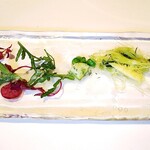 ウシマル - ＊サラダ。自家菜園の野菜を温かいチーズソースと共に。