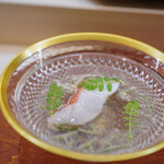 いしまる - "紅金眼鯛（きんめ）"、w/　"蓴（ぬなは）"＋"椒芽（きのめ）"