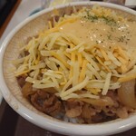 すき家 - とろ～り3種のチーズ牛丼(大盛)