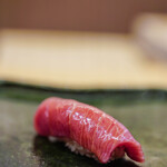 いしまる - 下總銚子（しもつふさてうし）の"鮪（しび）"、三十三貫（≒120~130kg）、中肥肉（ちゆうあぶ）