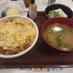 すき家 - とろ～り3種のチーズ牛丼(大盛)、とん汁健康セット