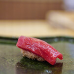 いしまる - 下總銚子（しもつふさてうし）の"鮪（しび）"、三十三貫（≒120~130kg）、紅肉（あかみ）