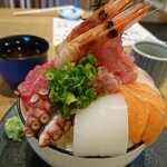 Sushi Izakaya Minato - 別サイドにはタコ・イカ・サーモン