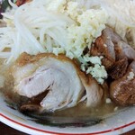 ラーメン二郎 - ブタ