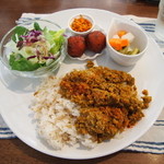 ローズコーポラス - 今日のカレーランチ（高野豆腐のキーマ風カレー）