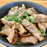 麺屋 しん蔵 - チャーシュー丼 300円
