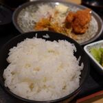 テング酒場 - 日替わりランチ（豚肉の旨辛炒め鶏とから揚げおろしソース）　650円