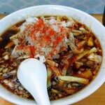 ラーメン富士屋　 - メンマ・ワンタンメン・薬味(微塵切り玉ねぎ)トッピング、胡椒、一味唐辛子いっぱい