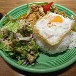 タイ料理 ギンカーオ - ある日の日替わり:鶏肉とカシューナッツの炒め物(正式名称失念)