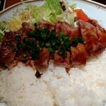 ビーハイブ - ビーフステーキ丼