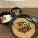 麺処 ごまや - こだわり坦々麺 追加ザーサイ 半ライス