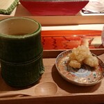 寿し道 桜田 - 太刀魚の天ぷらに新玉ねぎのすりおろし、竹筒にウニと蓴菜の冷製