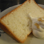 珈舎 - ママ玲子さんの手作り「白いシフォンケーキ」￥２７０